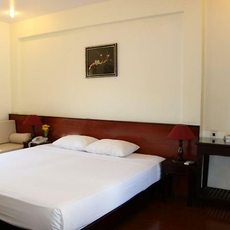 Nhi Trung Hotel هوي ان المظهر الخارجي الصورة