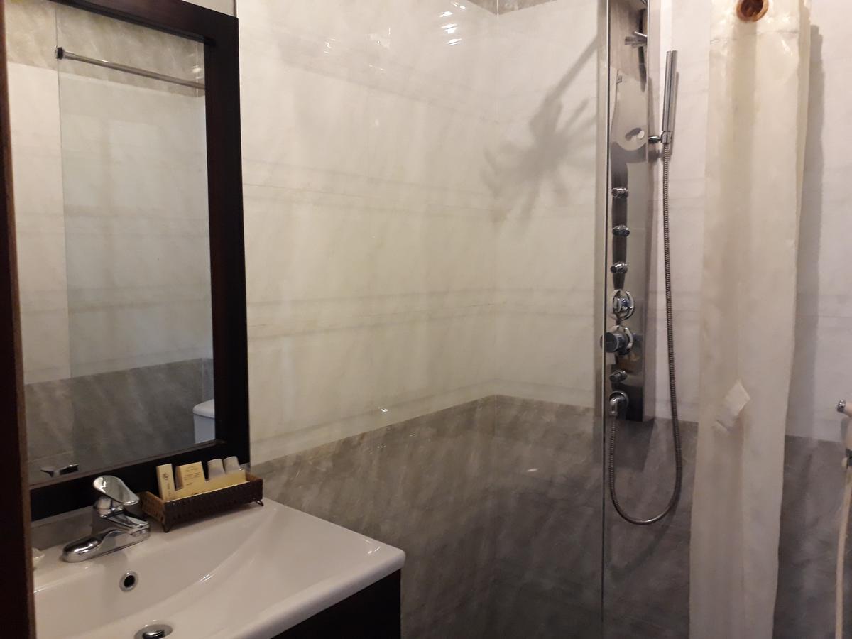 Nhi Trung Hotel هوي ان المظهر الخارجي الصورة